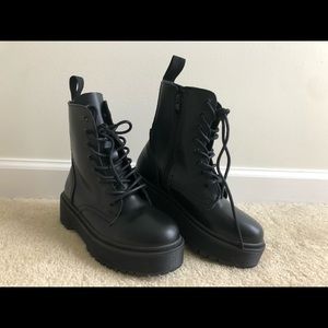 Black 1in combat boots size 6